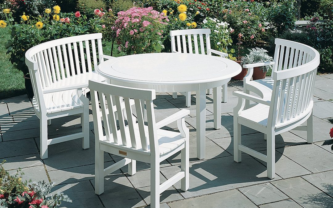 Islesboro Round Dining Table