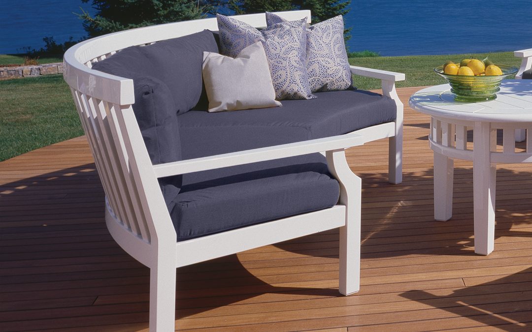 Weatherend Casual Settee